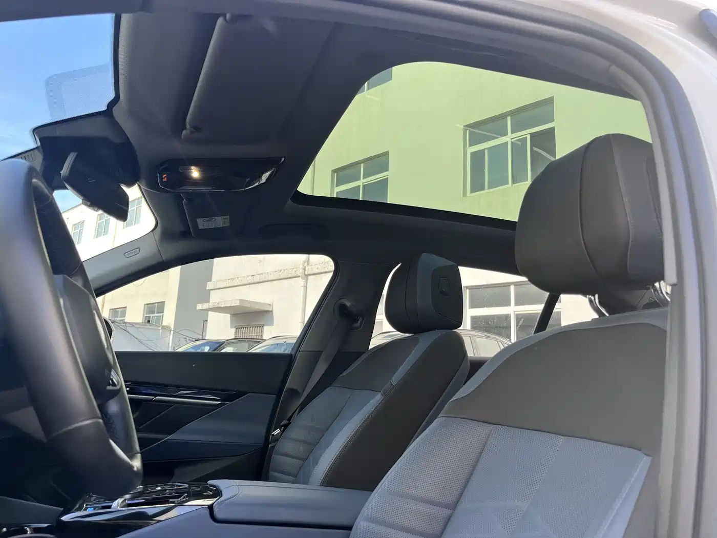BMW i5 2024 eDrive 35L Premium Model M Sport Package фото 7