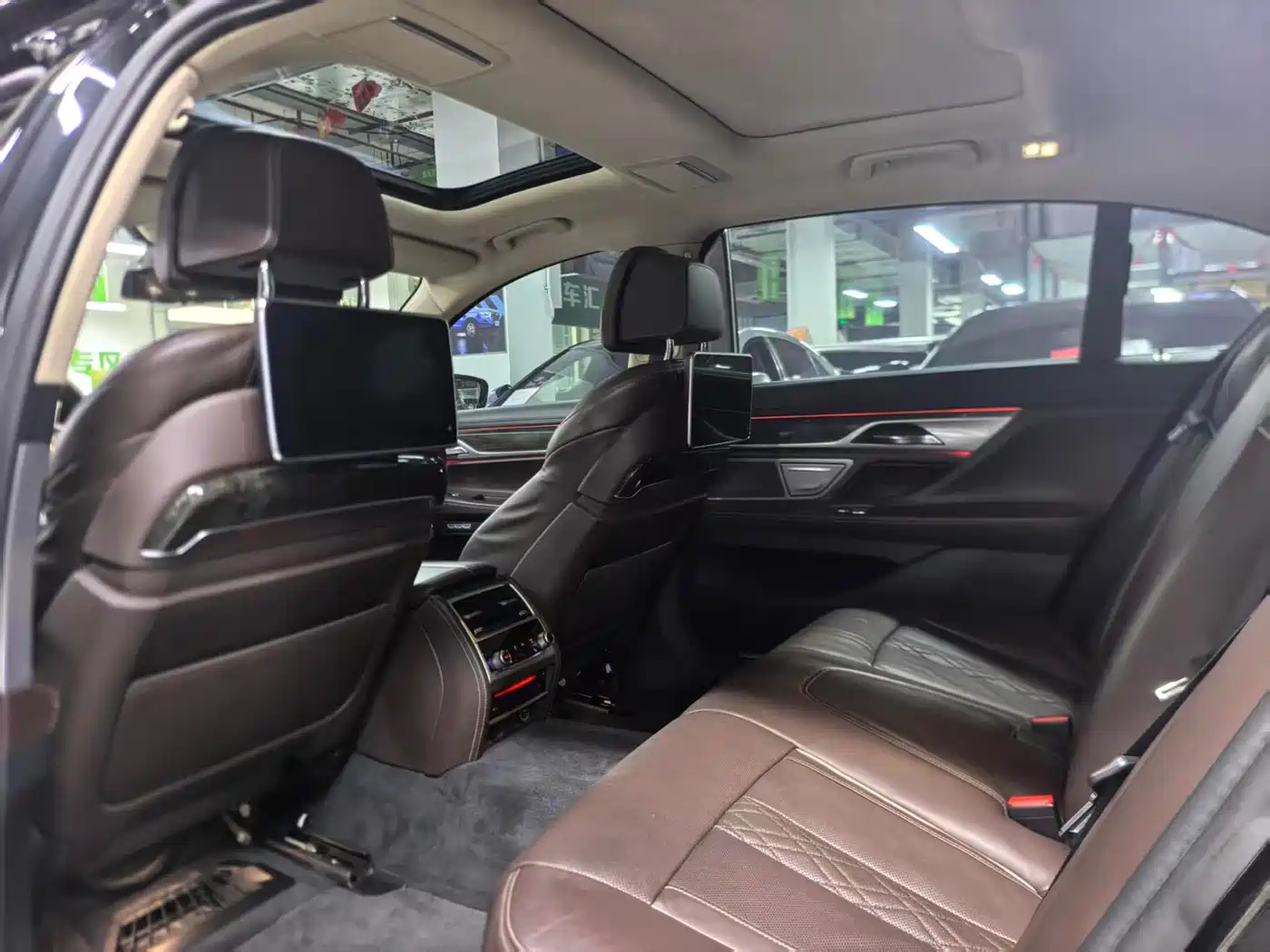 BMW 7 Series 2016 740Li Leading Edition фото 4