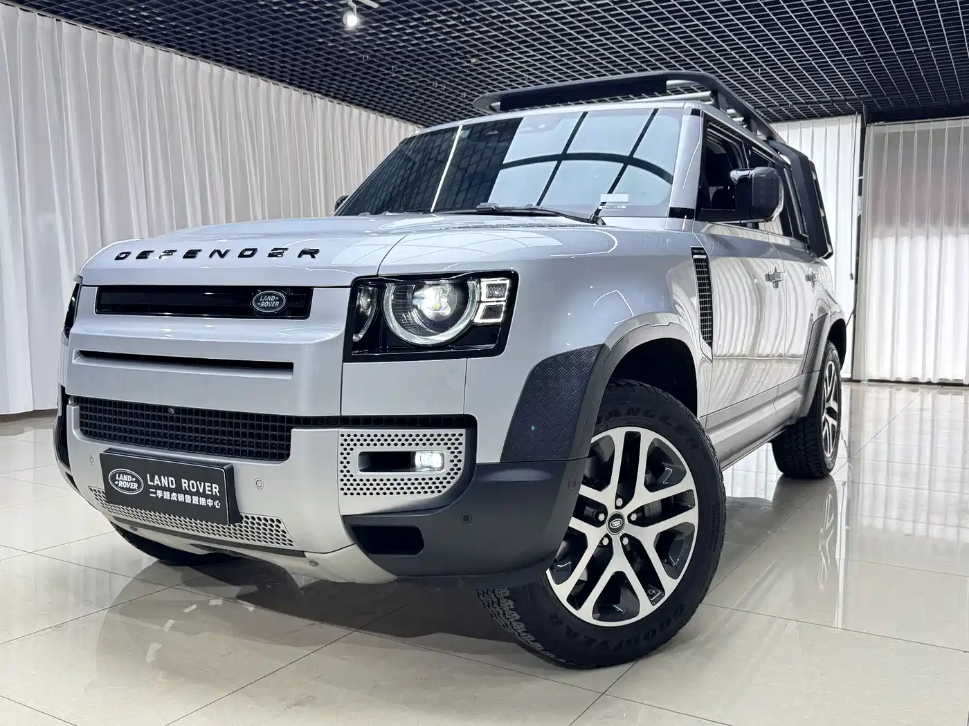 Land Rover Defender 2020 110 P400 Launch Matte Silver Special Package Edition