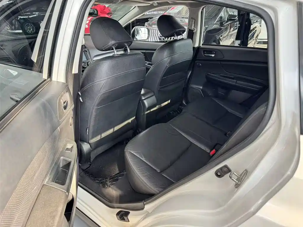Subaru XV 2015 2.0i Elite Edition фото 6