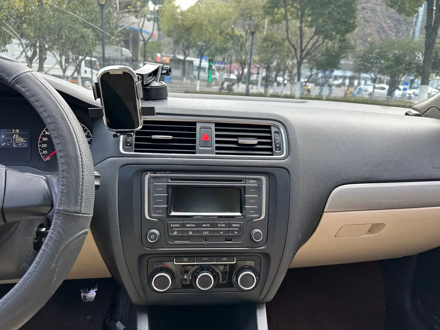 Volkswagen Sagitar 2014 1.6L Manual Comfort фото 11