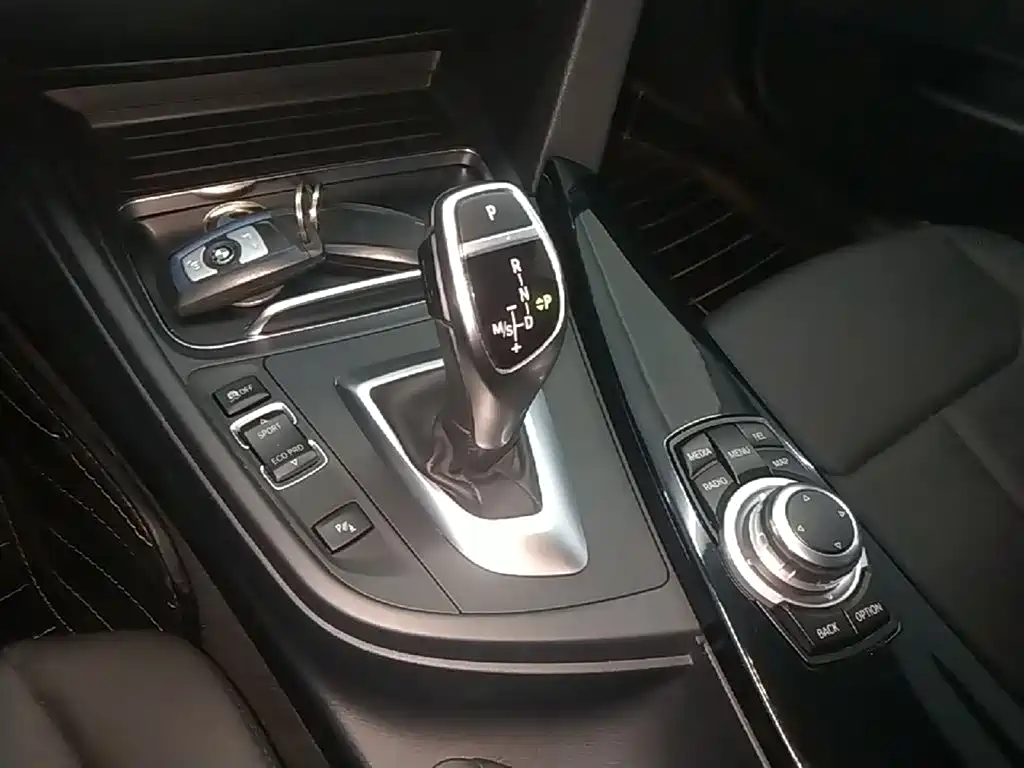 BMW 3 Series 2017 320Li M Sport фото 14