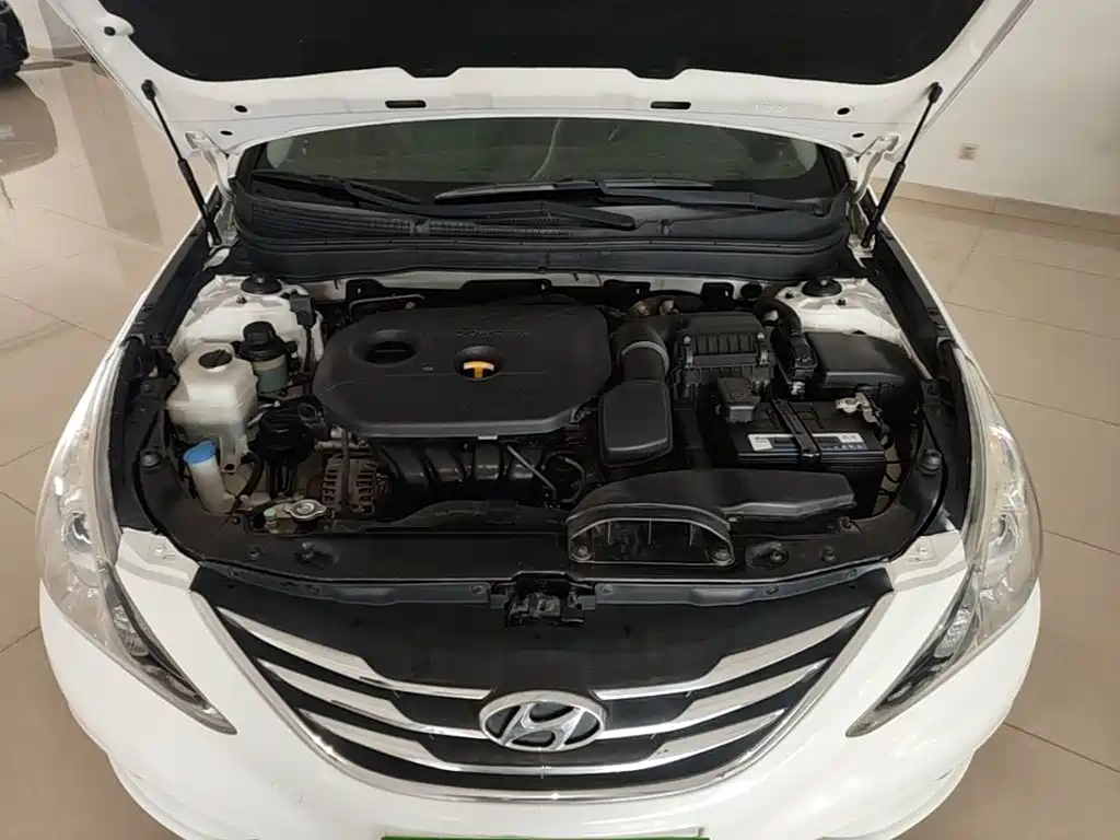 Photo 20 - Hyundai Sonata