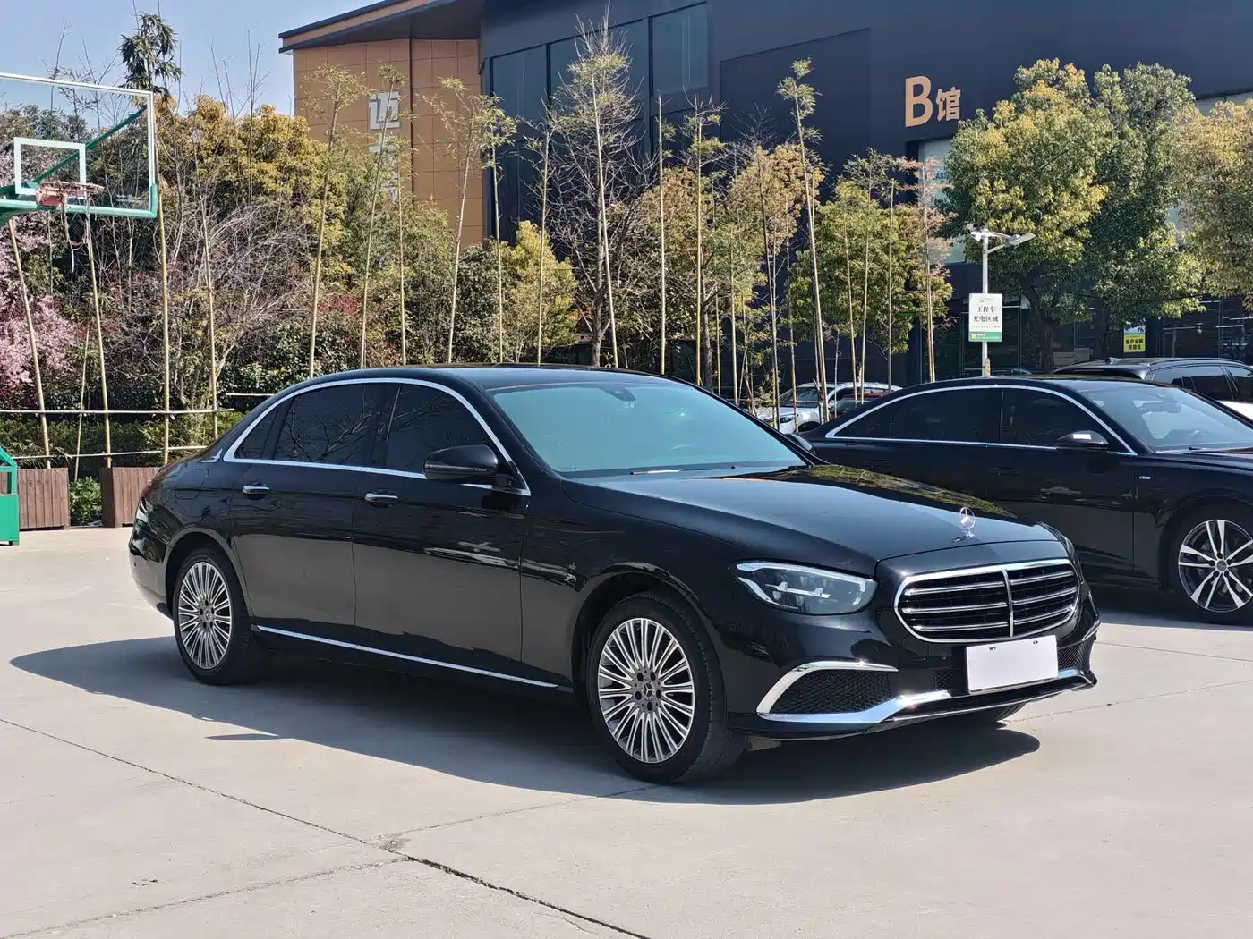 MERCEDES-BENZ E CLASS