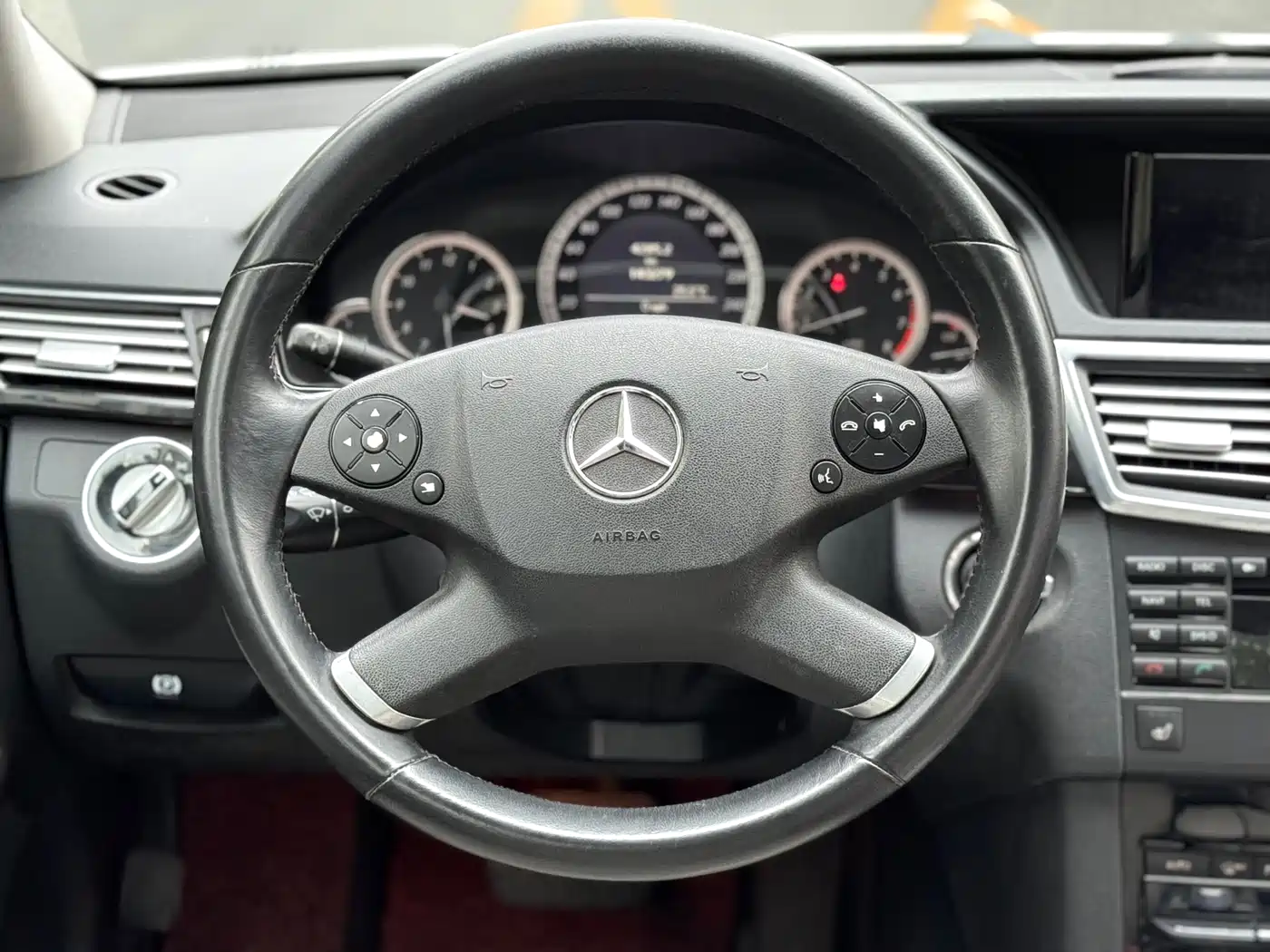 Mercedes-Benz E-Class (Import) 2010 E 260 CGI Fashion фото 6