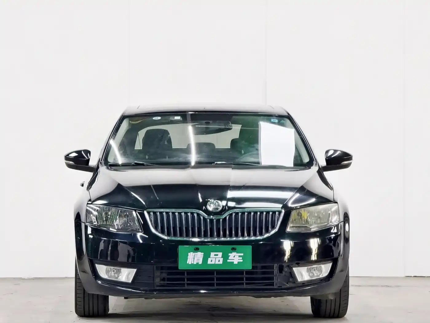 Škoda Octavia 2016 1.6L Automatic Pioneer Edition фото 2