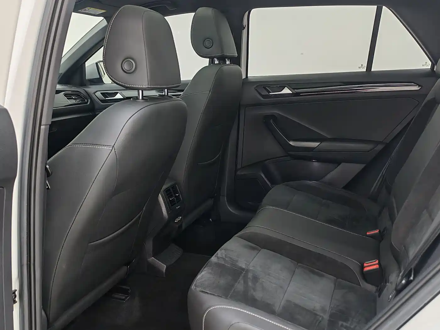 Volkswagen T-ROC 2021 280TSI DSG 4WD Luxury Connected фото 9