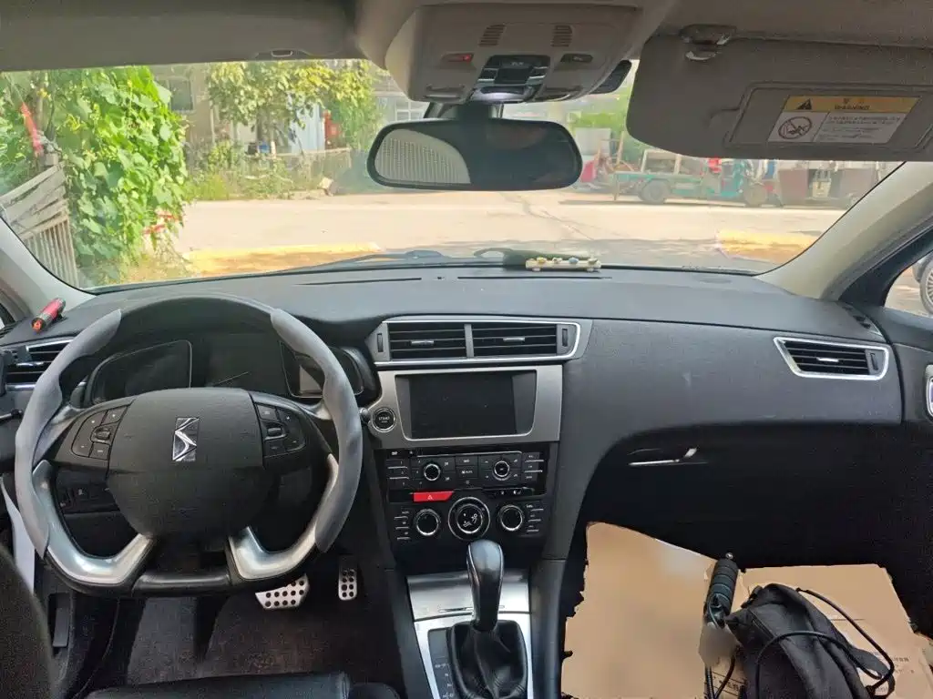 DS 5LS 2014 2014 1.6T Luxury THP200