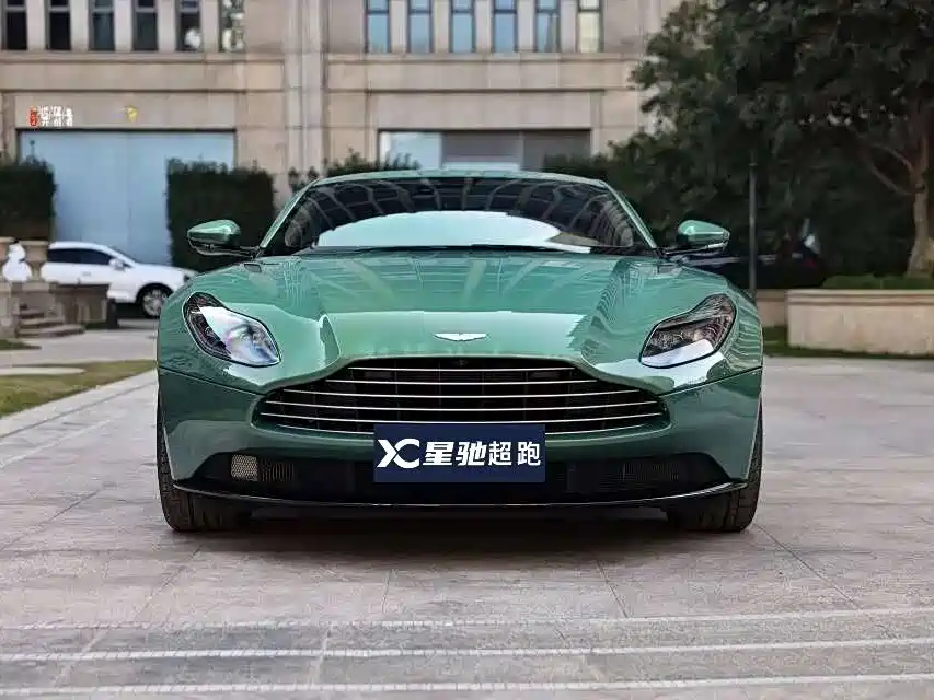 ASTON MARTIN DB11