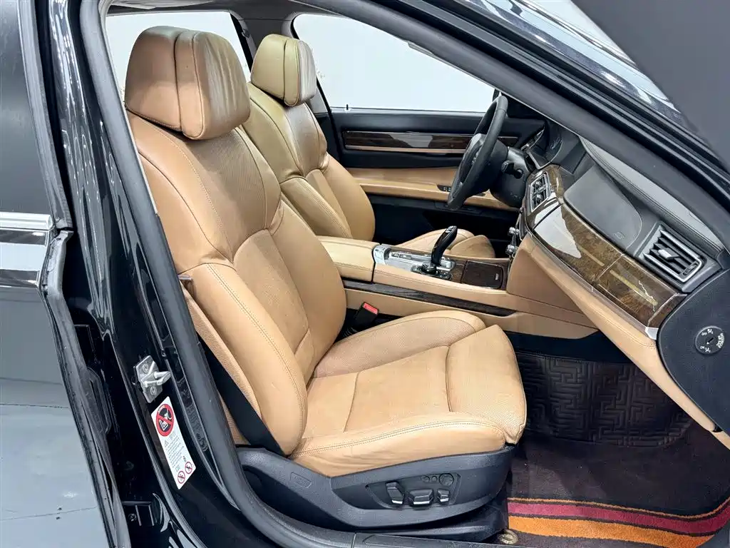 BMW 7 Series 2013 Model 760Li фото 10