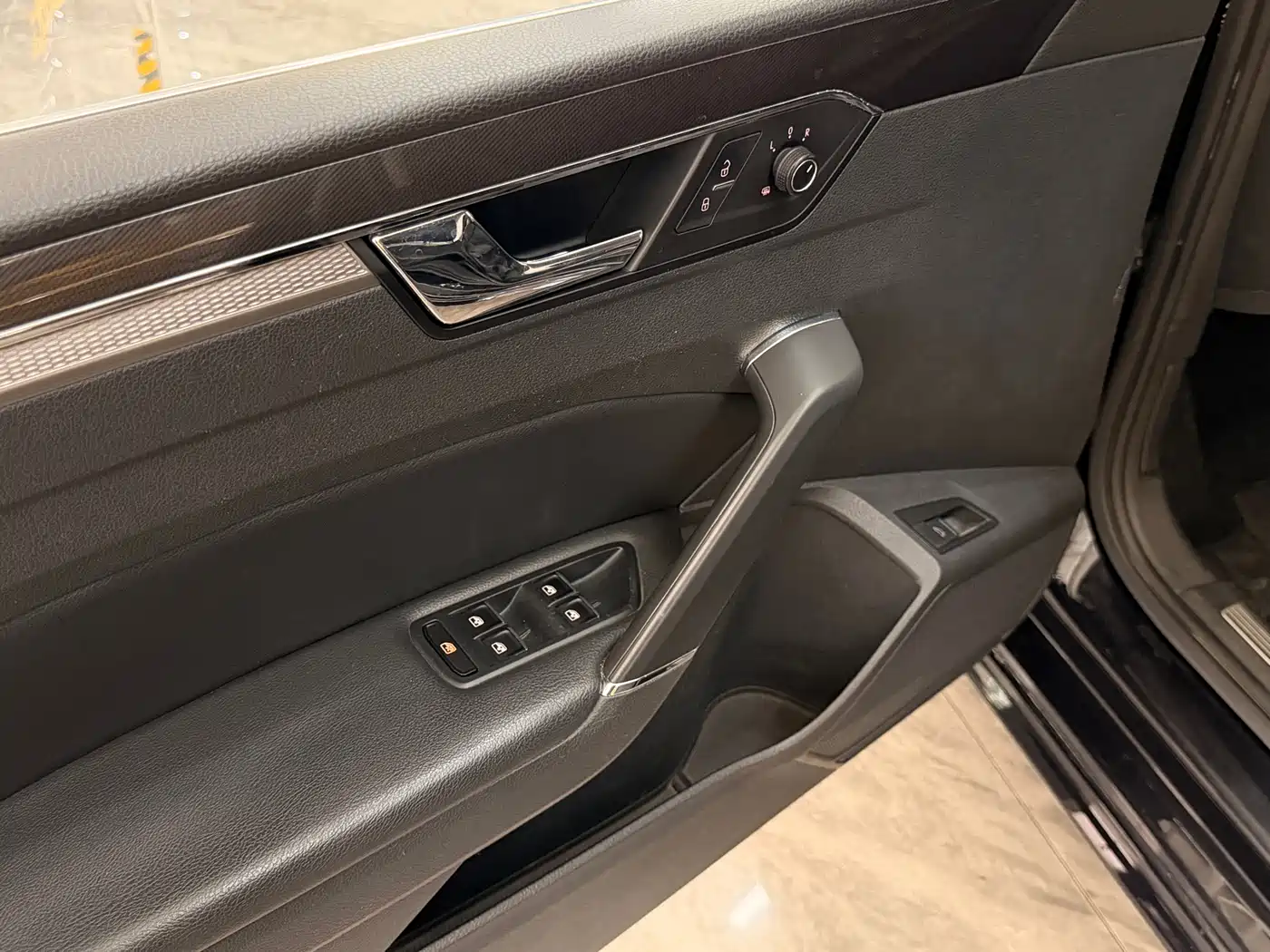 Volkswagen Passat 2016 330TSI DSG Executive Edition фото 15