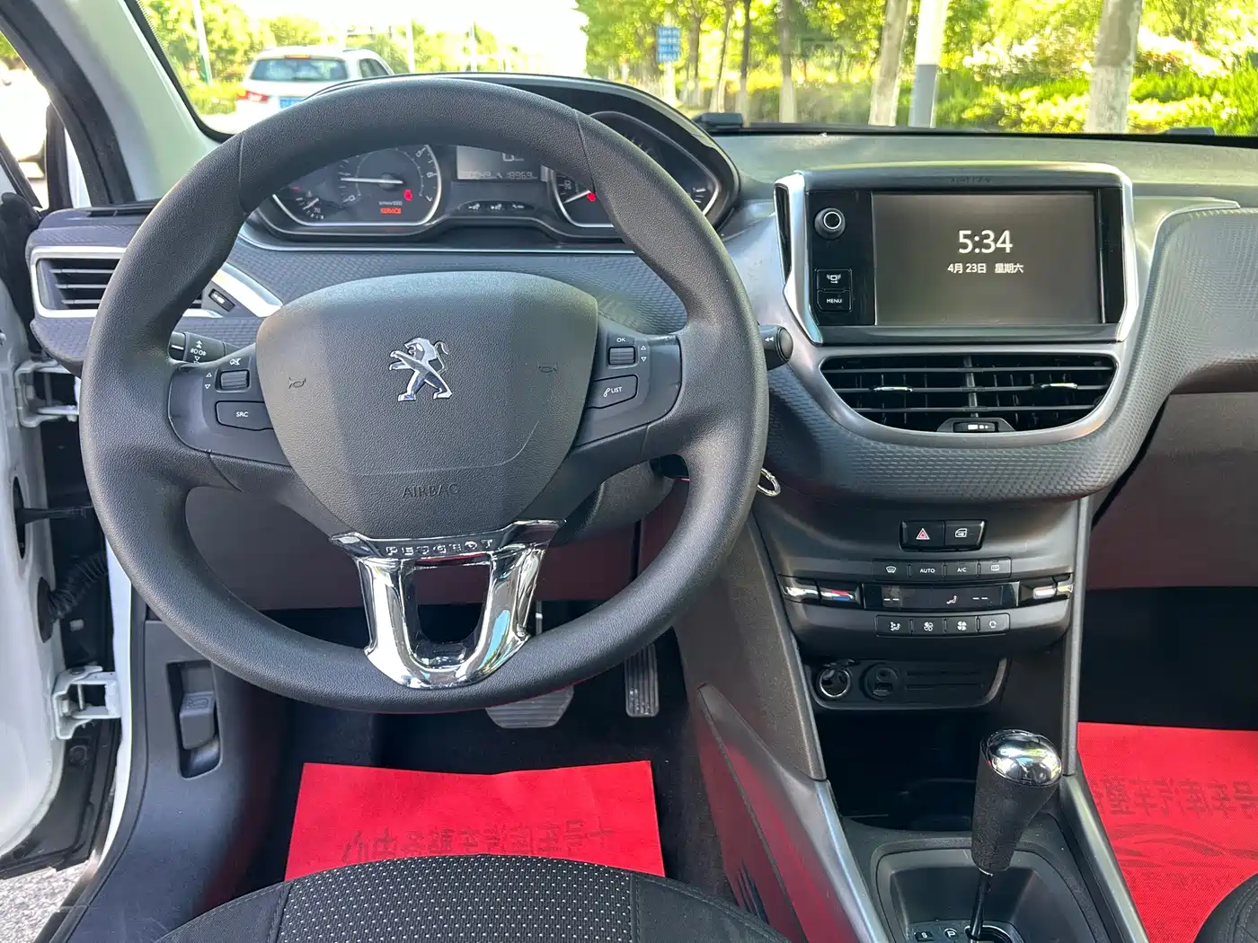 Peugeot 2008 2014 1.6L Automatic Fashion Edition фото 16