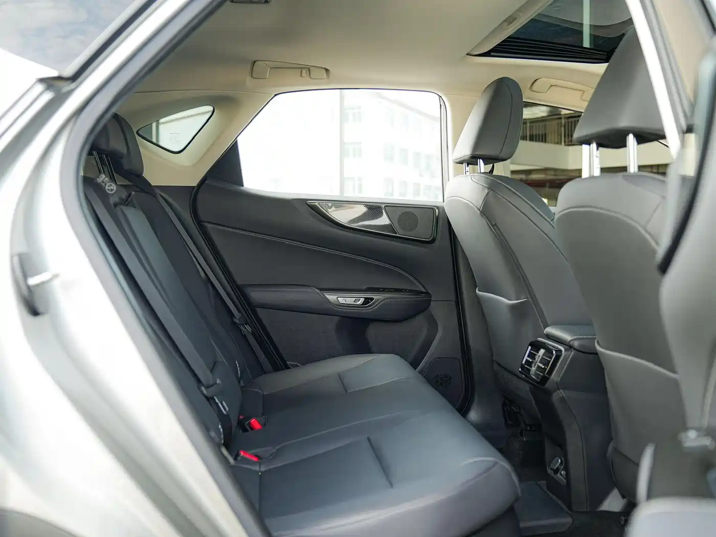 Lexus NX New Energy 2022 400h+ Joy Edition фото 14