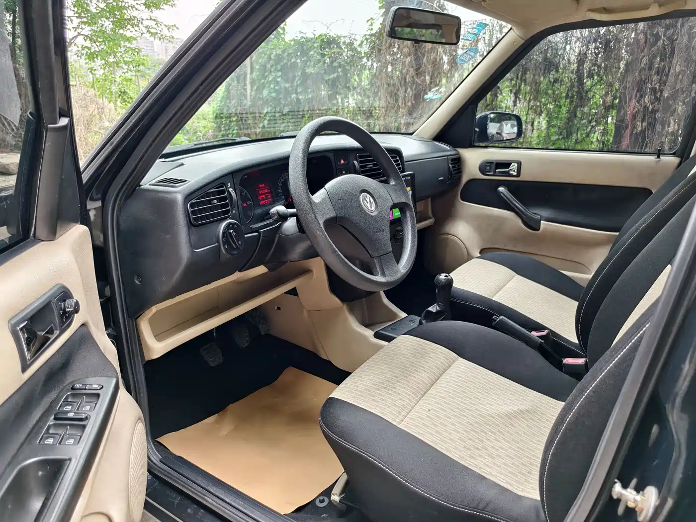 Volkswagen Jetta 2012 1.6L Commemorative Edition фото 5