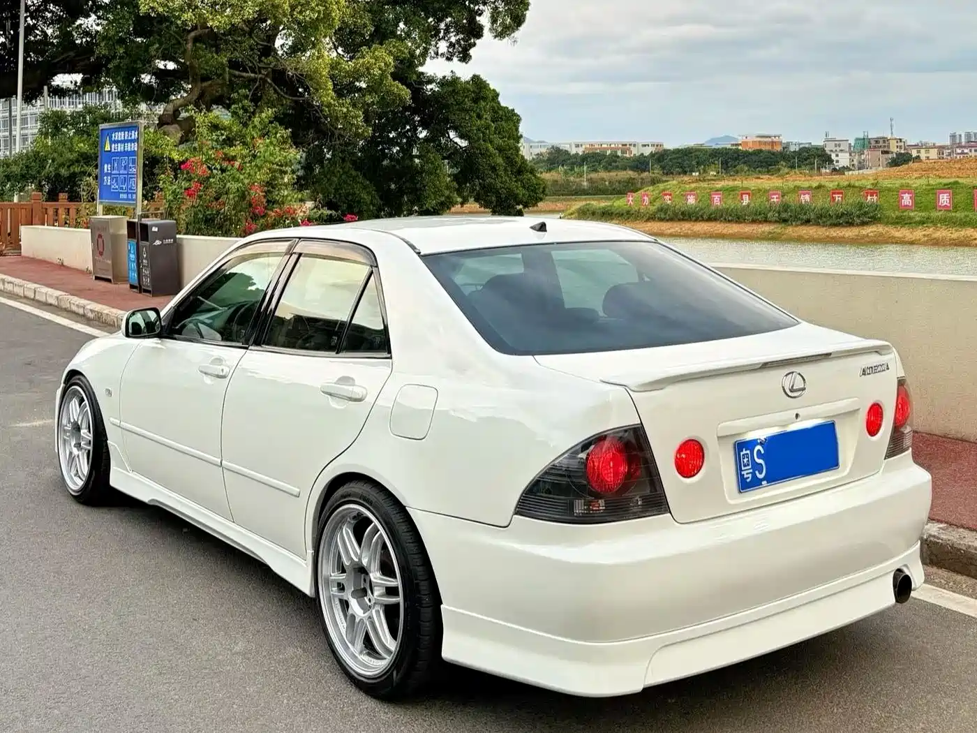 Lexus IS фото 5