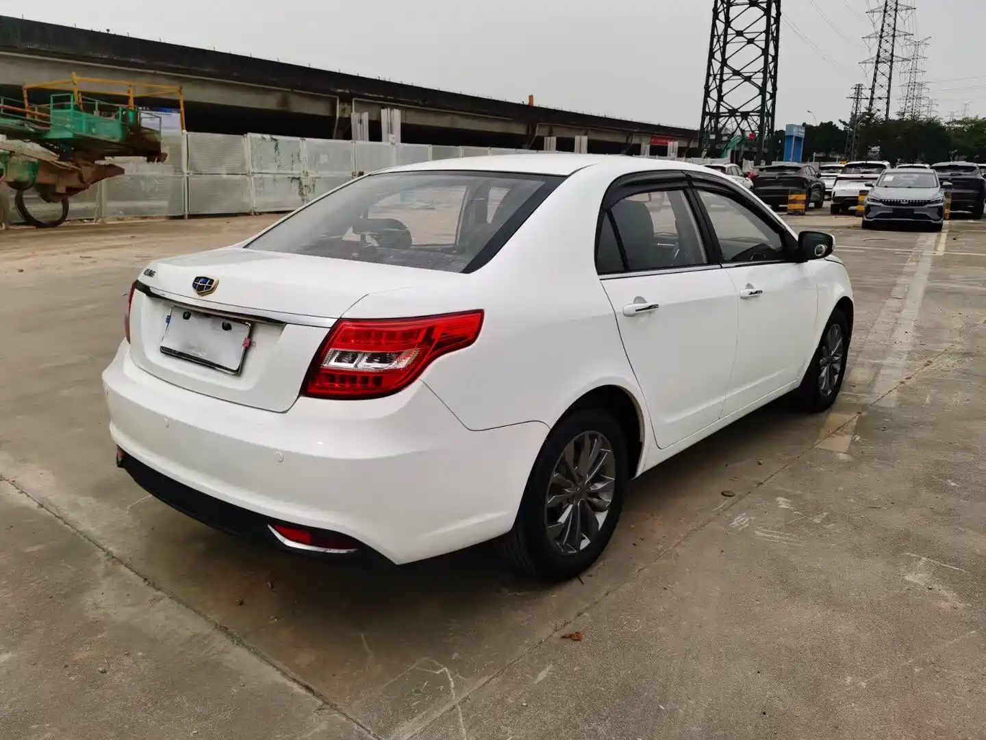 Фото 5 - Geely Vision
