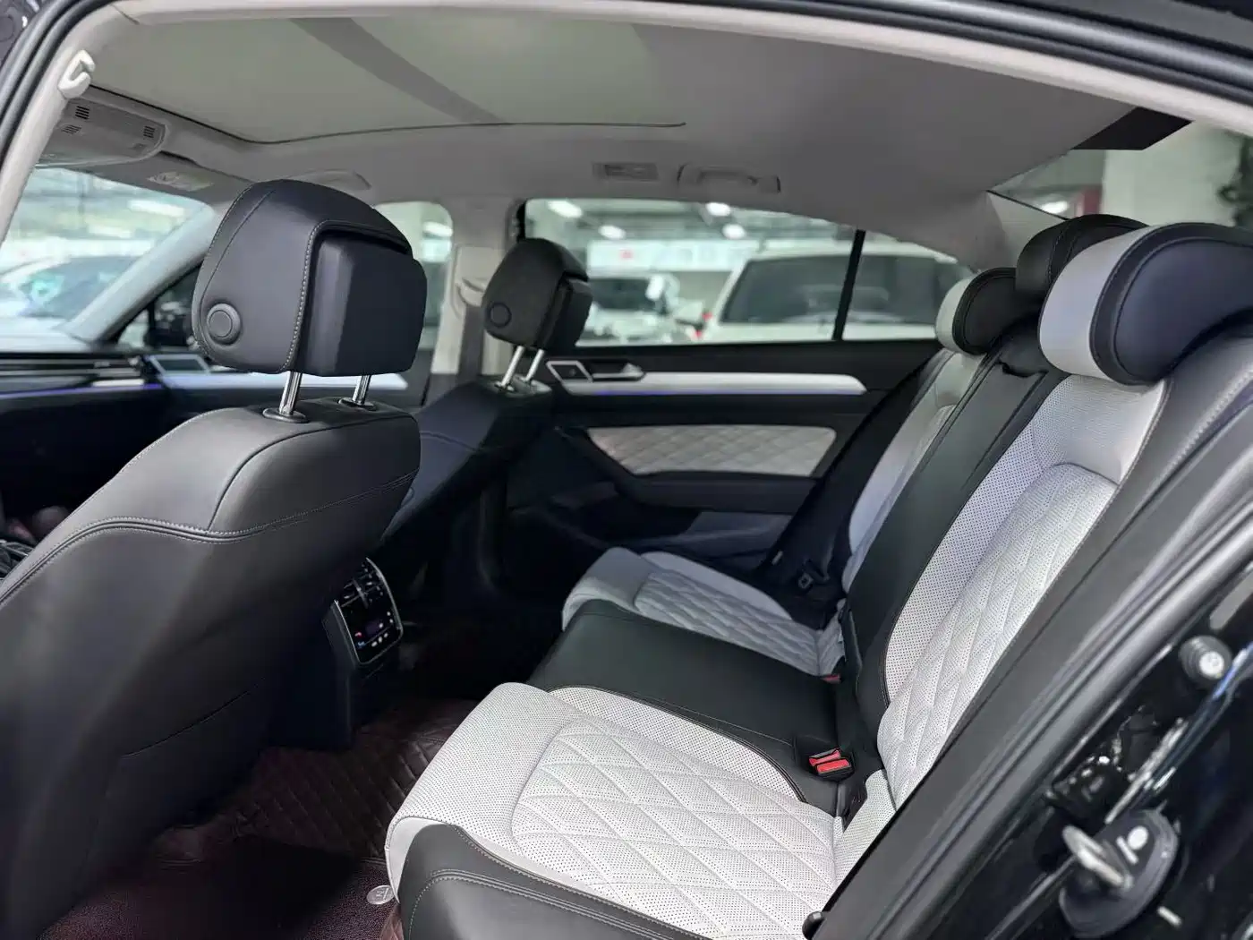 Volkswagen Magotan 2025 Popular Edition 330TSI DSG Luxury фото 6