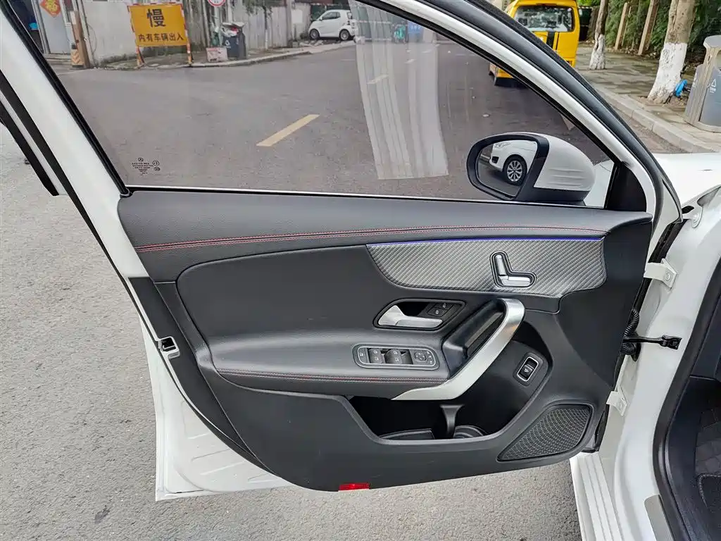 Mercedes-Benz A-Class 2023 A 200 L Fashion фото 6