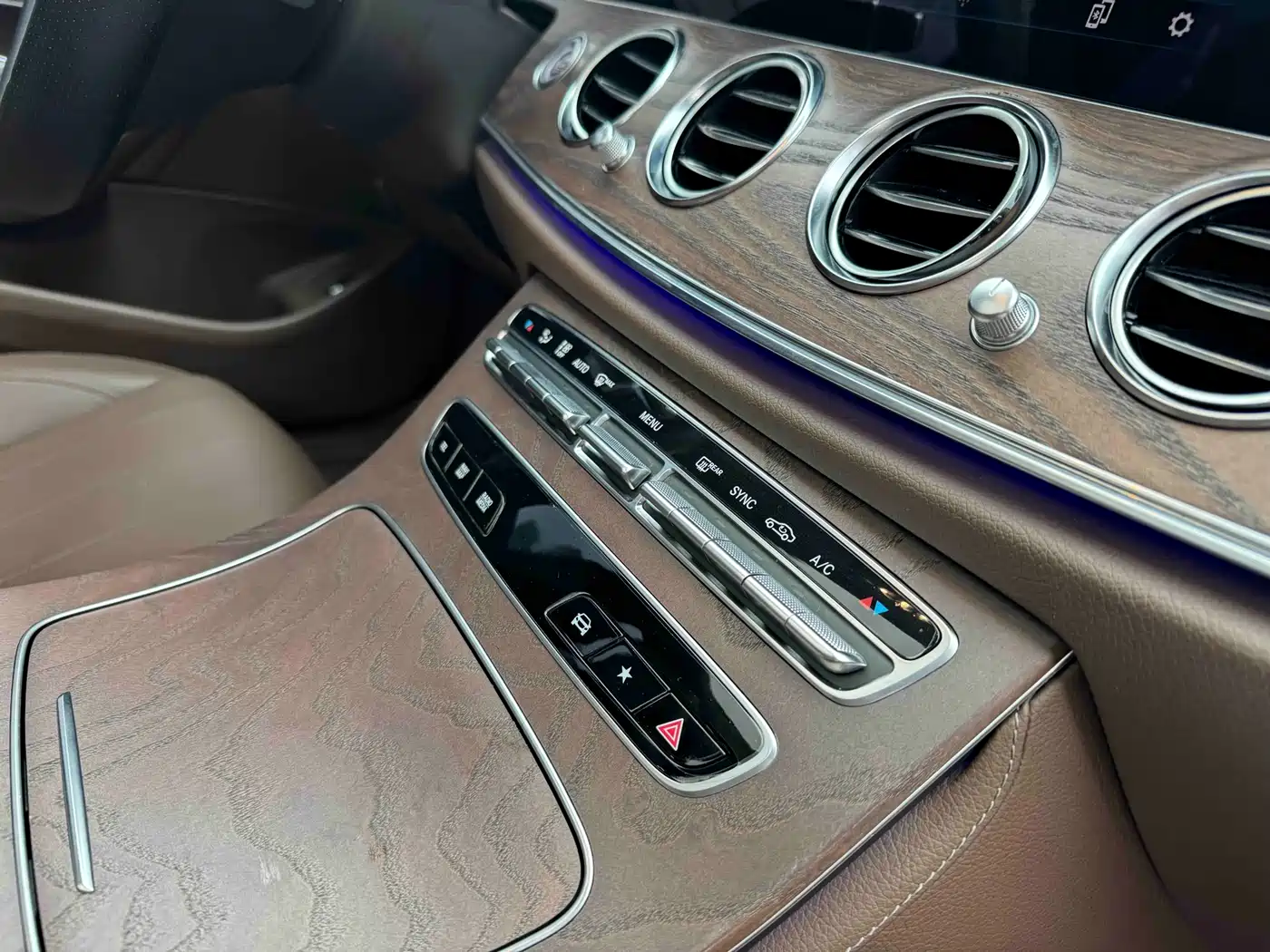 MERCEDES-BENZ E CLASS