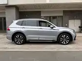 Photo 5 - Volkswagen Tiguan L