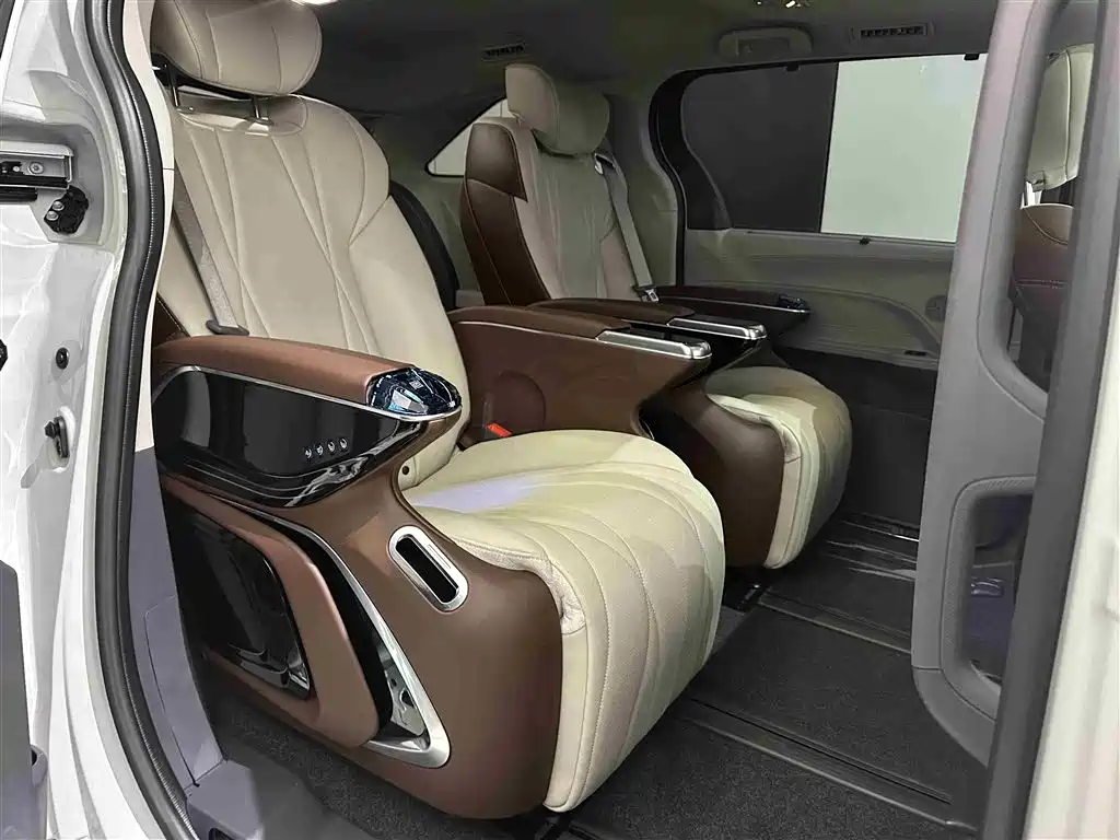 TOYOTA SIENNA