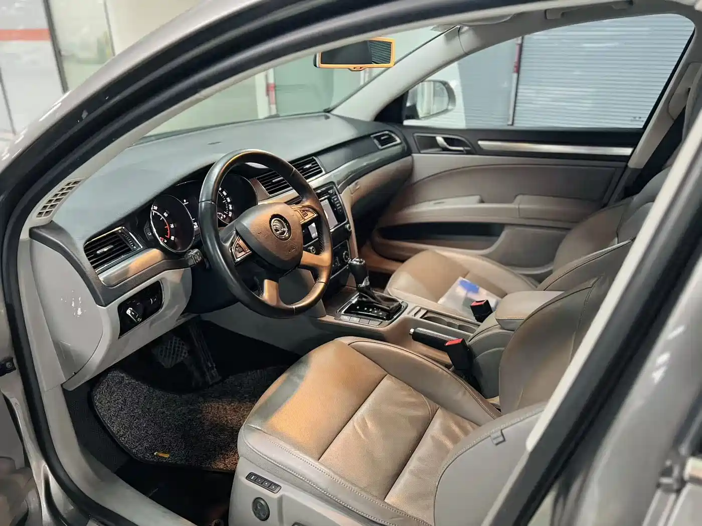 Škoda Superb 2013 1.8TSI Automatic Elegance Edition фото 3