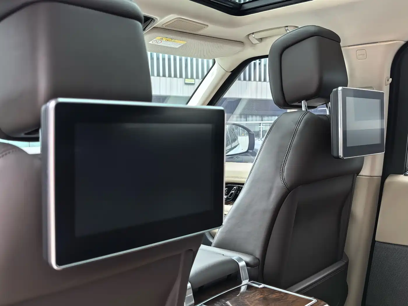Land Rover Range Rover 2021 3.0 L6 Heritage Extended Classic Edition фото 23