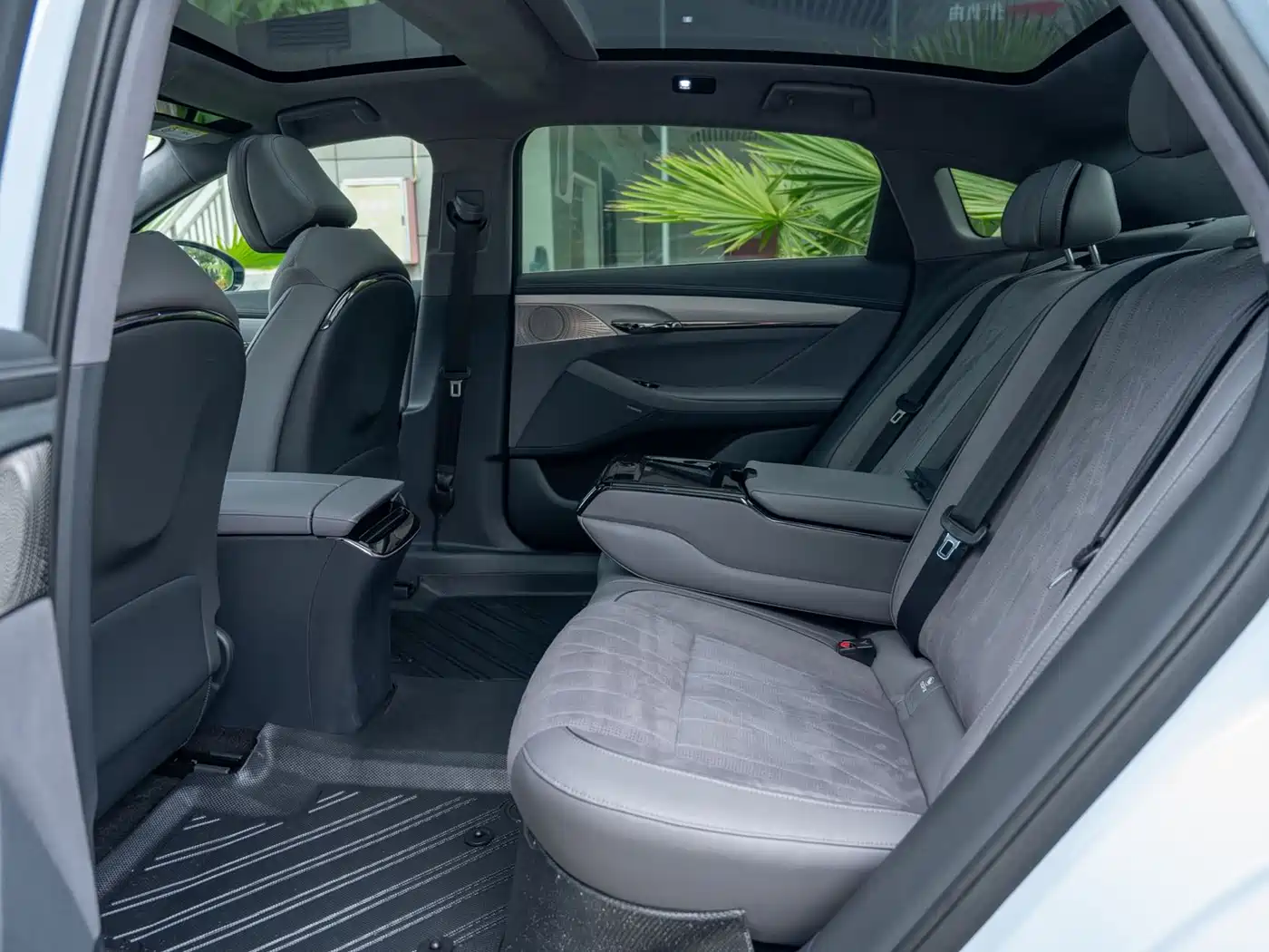 Voyah Auto VOYAH Zhuiguang 2023 4WD Flagship Edition фото 6