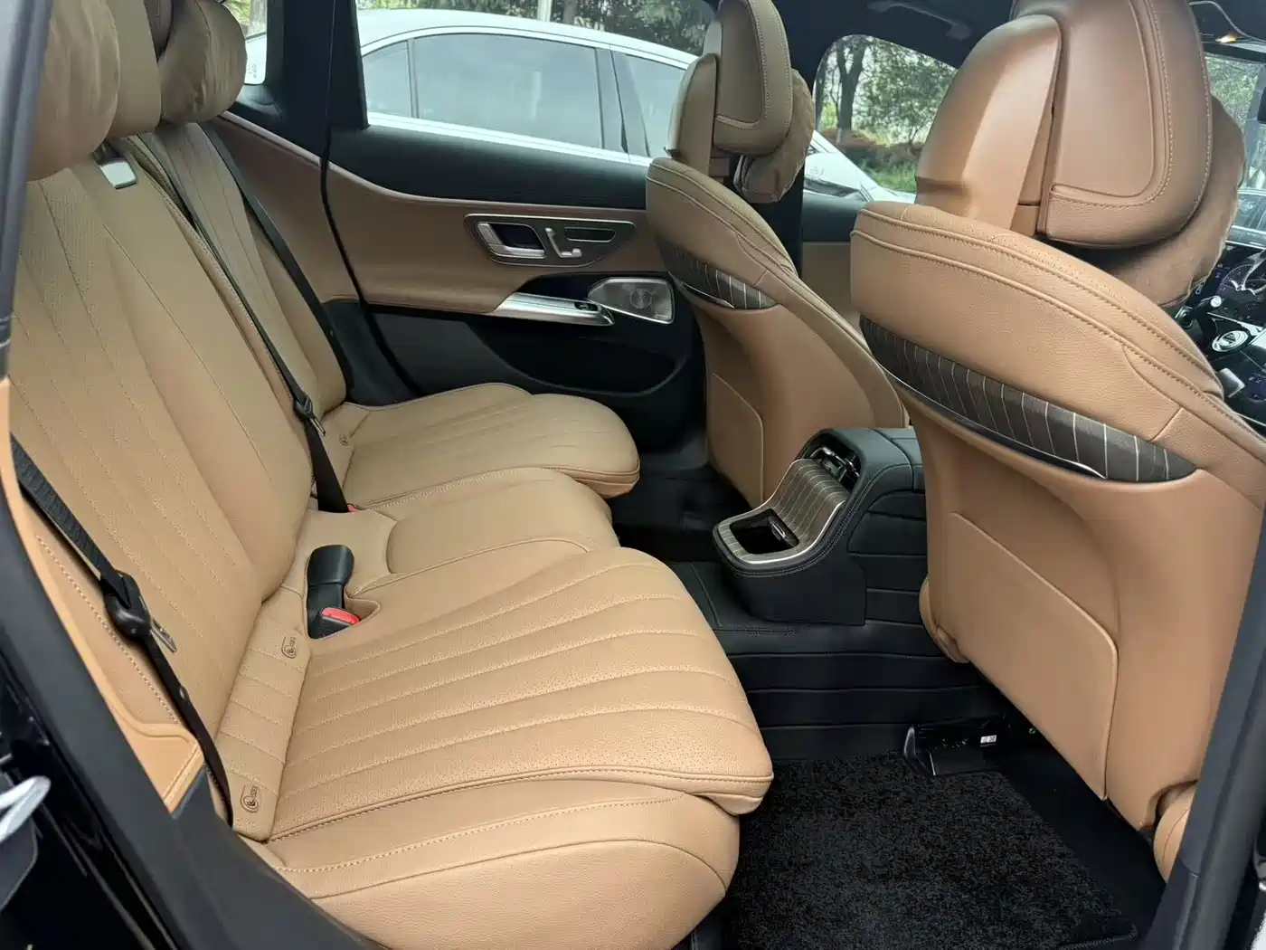 Mercedes-Benz E-Class 2025 E 300 L Luxury фото 5