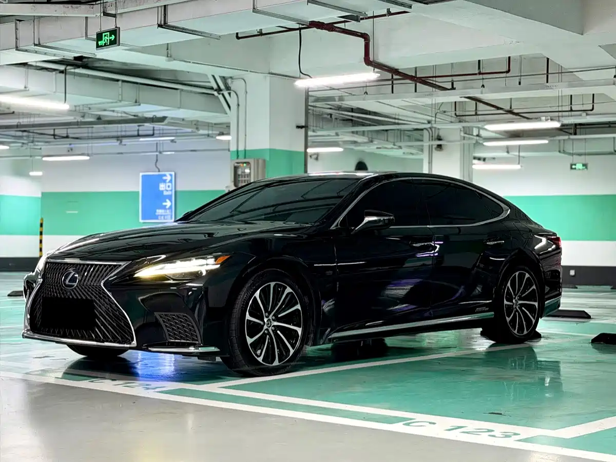 Фото 1 - Lexus LS