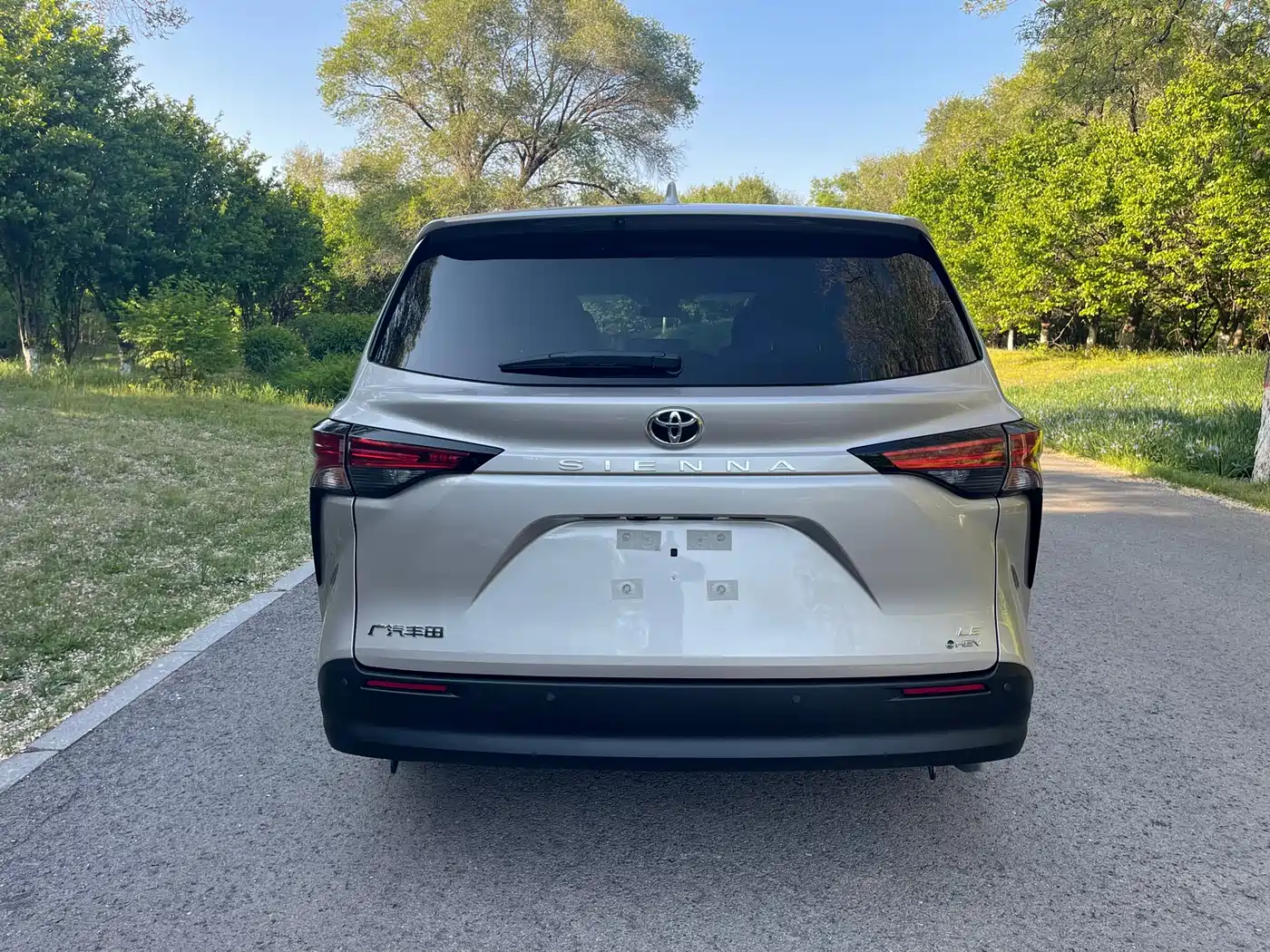 Toyota Sienna 2026 Model 2.5L Hybrid 2WD Comfort Edition фото 15
