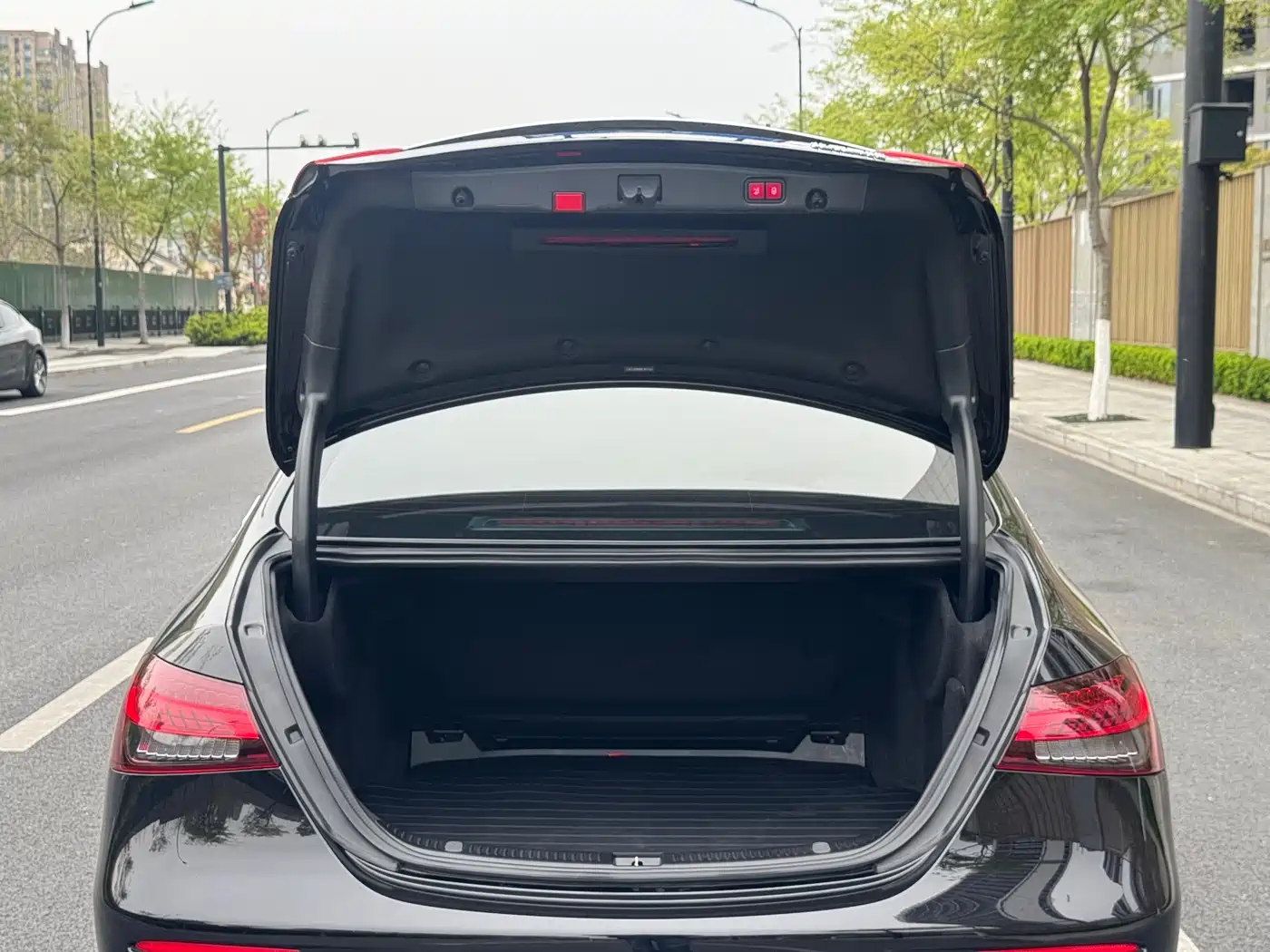Mercedes-Benz E-Class 2022 E 300 L Sport Luxury фото 26