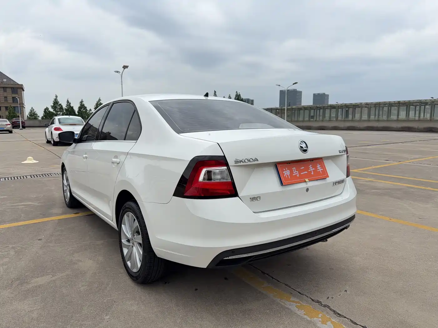 Škoda Rapid 2018 1.6L Automatic Comfort Edition фото 4