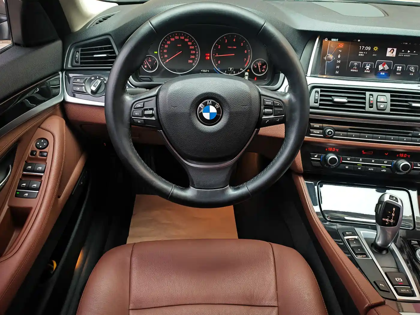 BMW 5 Series 2017 520Li Classic Edition фото 11