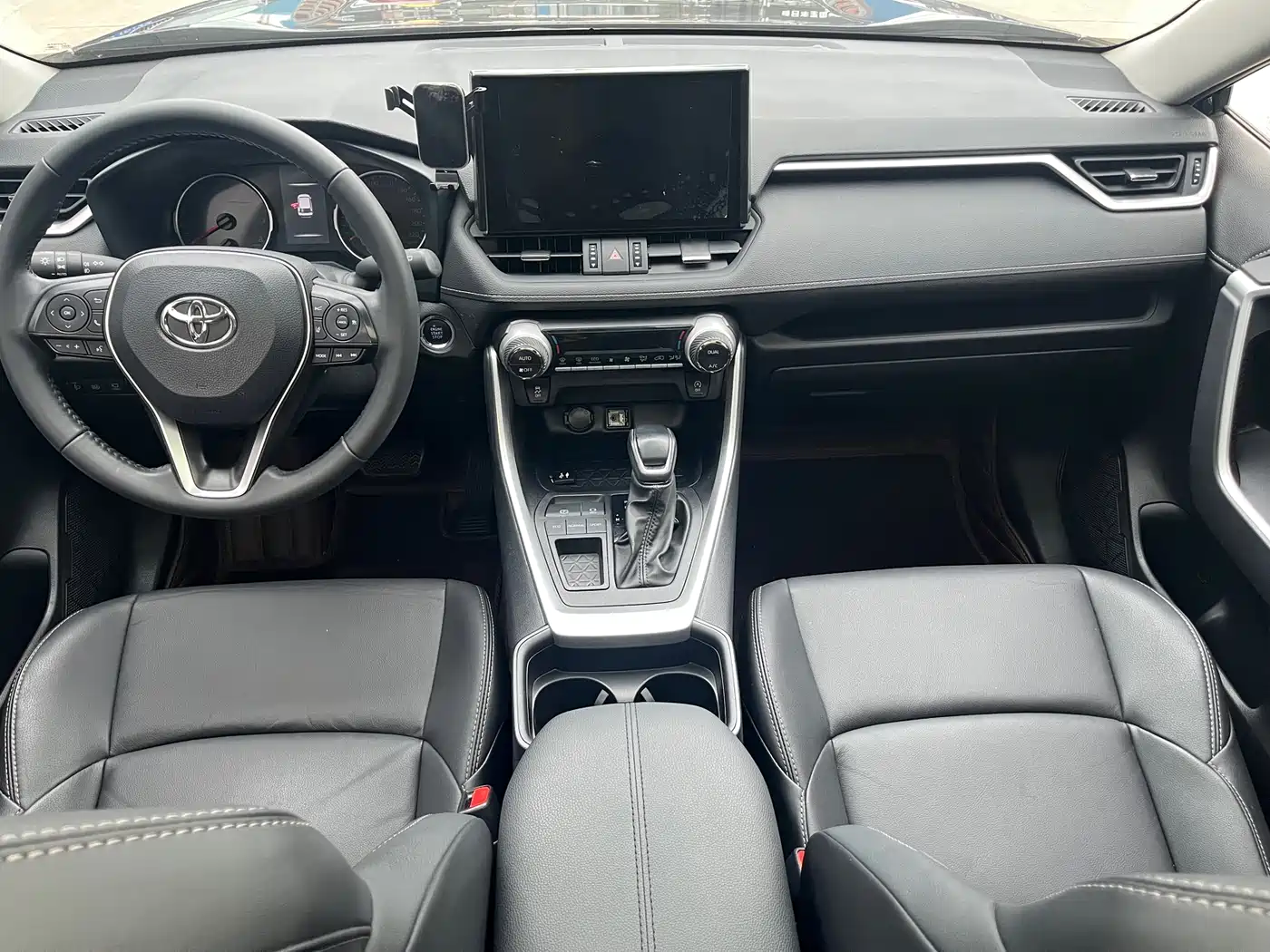 Toyota Wildlander 2022 2.0L CVT FWD Luxury PLUS Edition фото 12