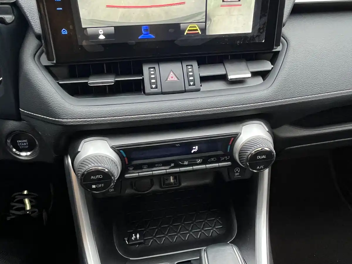 Toyota Wildlander 2022 2.0L CVT FWD Luxury PLUS Edition фото 15