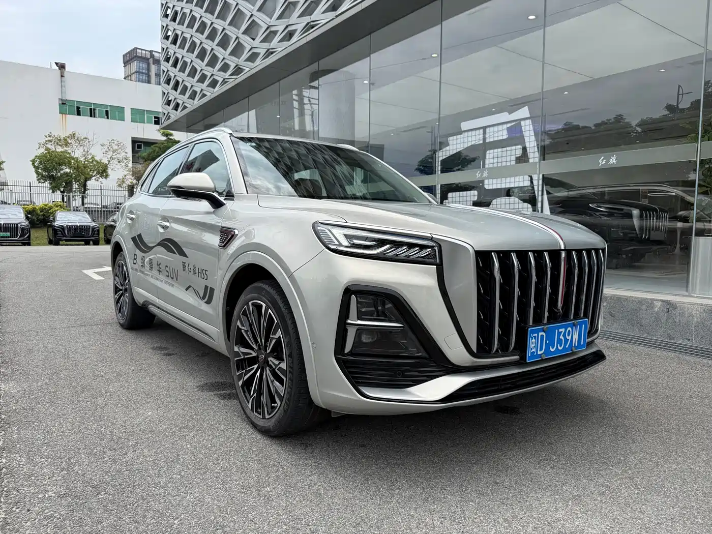 Hongqi HS5 2023 2.0T 4WD Flag Leader Pro фото 3