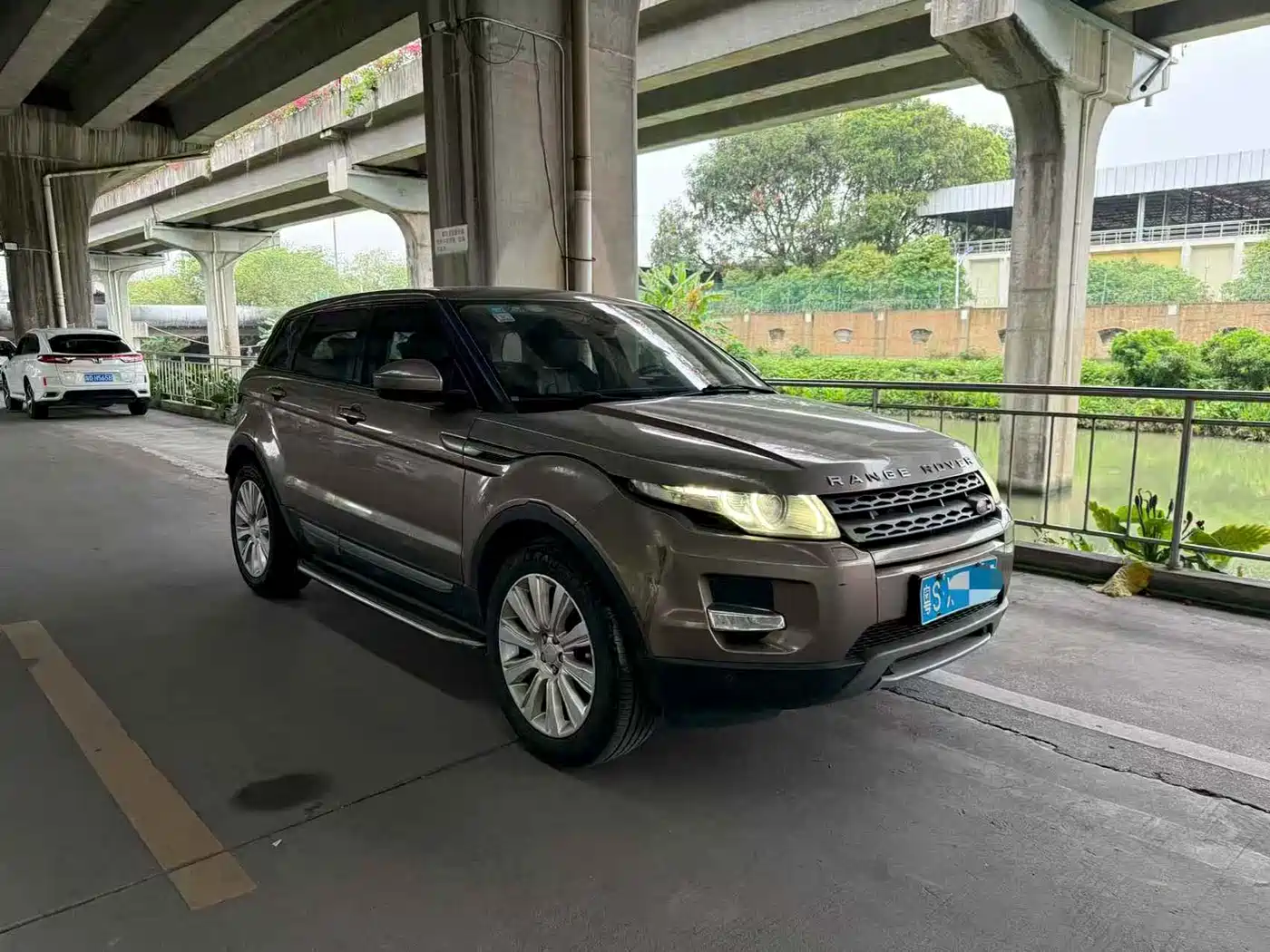 Land Rover Range Rover Evoque 2015 2.0T 5-Door Intelligent Edition фото 2