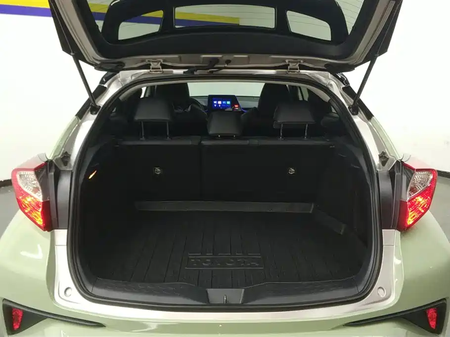 Toyota C-HR 2022 2.0L Leading Edition фото 4