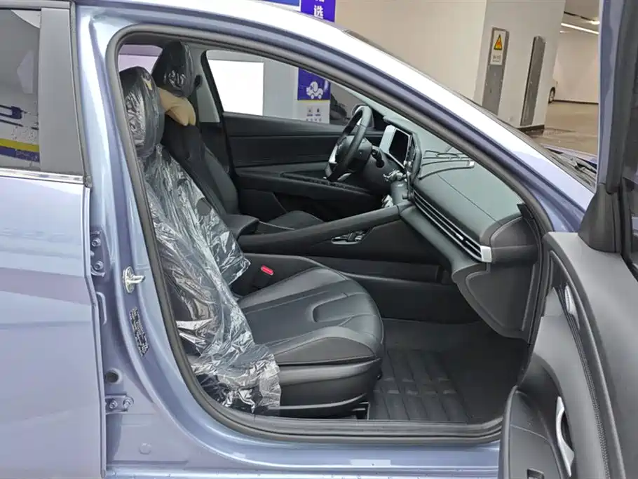 Hyundai Elantra 2023 1.5L CVT GLX Elite Edition фото 8
