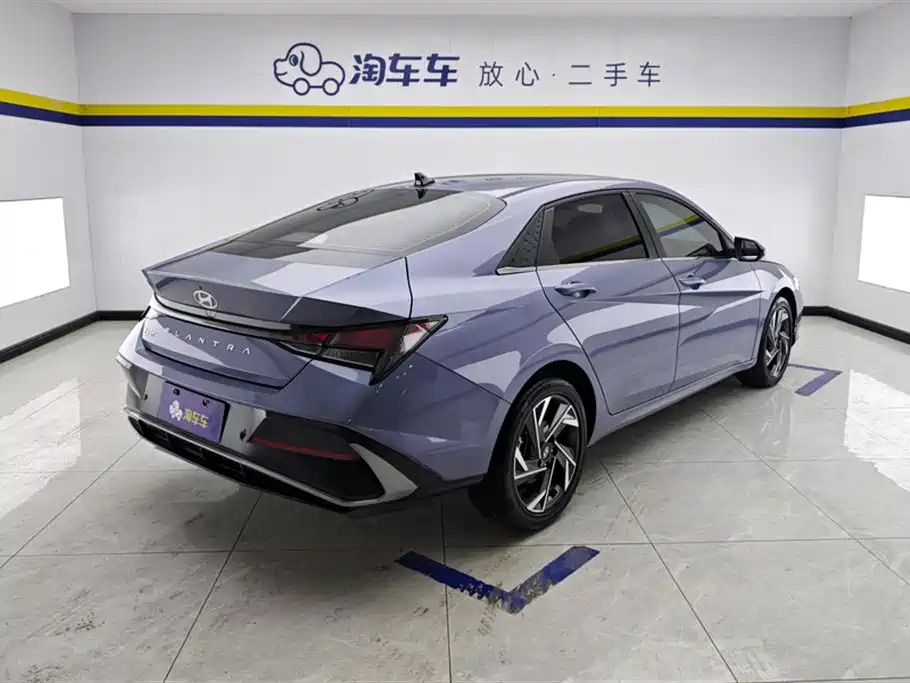 Hyundai Elantra 2023 1.5L CVT GLX Elite Edition фото 3