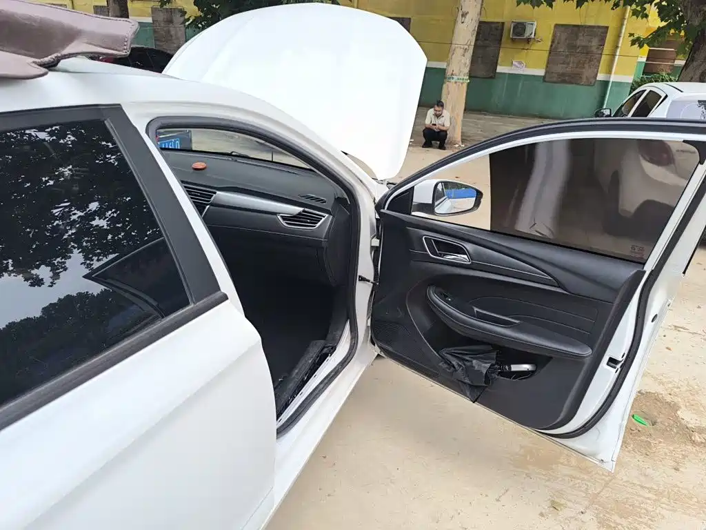Roewe i5 2019 2019 1.5L Manual 4G-Connected Langyue Edition