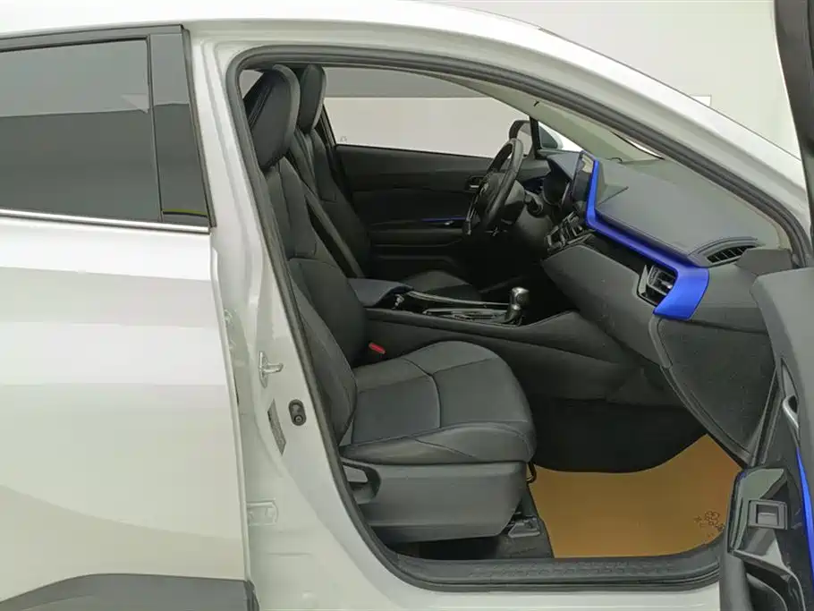 Toyota C-HR 2021 2.0L Luxury Edition фото 8