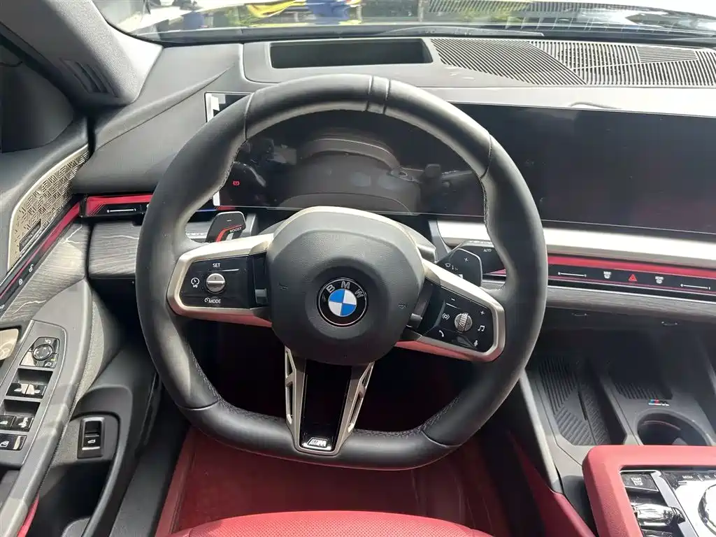 BMW 5 Series 2025 530Li Premium M Sport Package фото 10