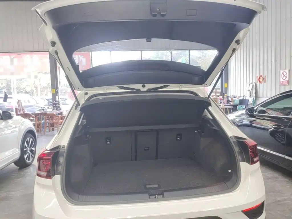 VOLKSWAGEN T-ROC EXPLORING SONGS