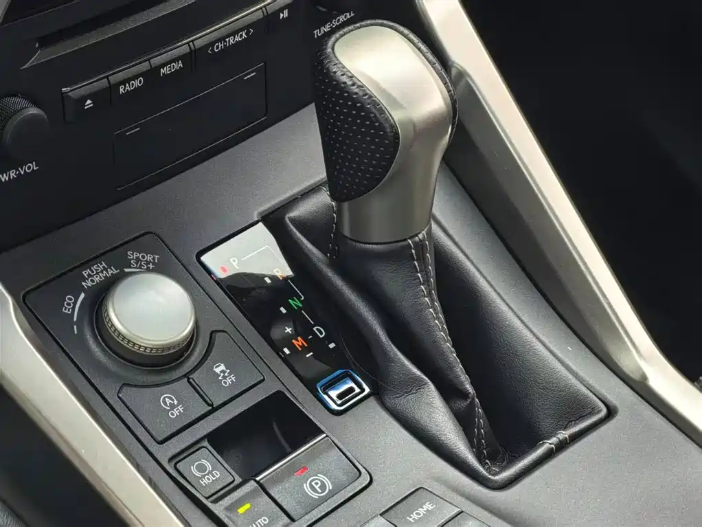 Lexus NX 2015 200t AWD F SPORT фото 7