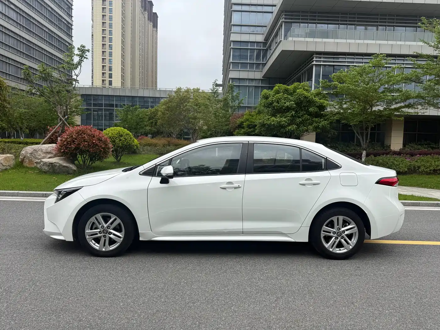 Toyota Levin 2022 Dual Engine 1.8H E-CVT Leading Edition фото 4