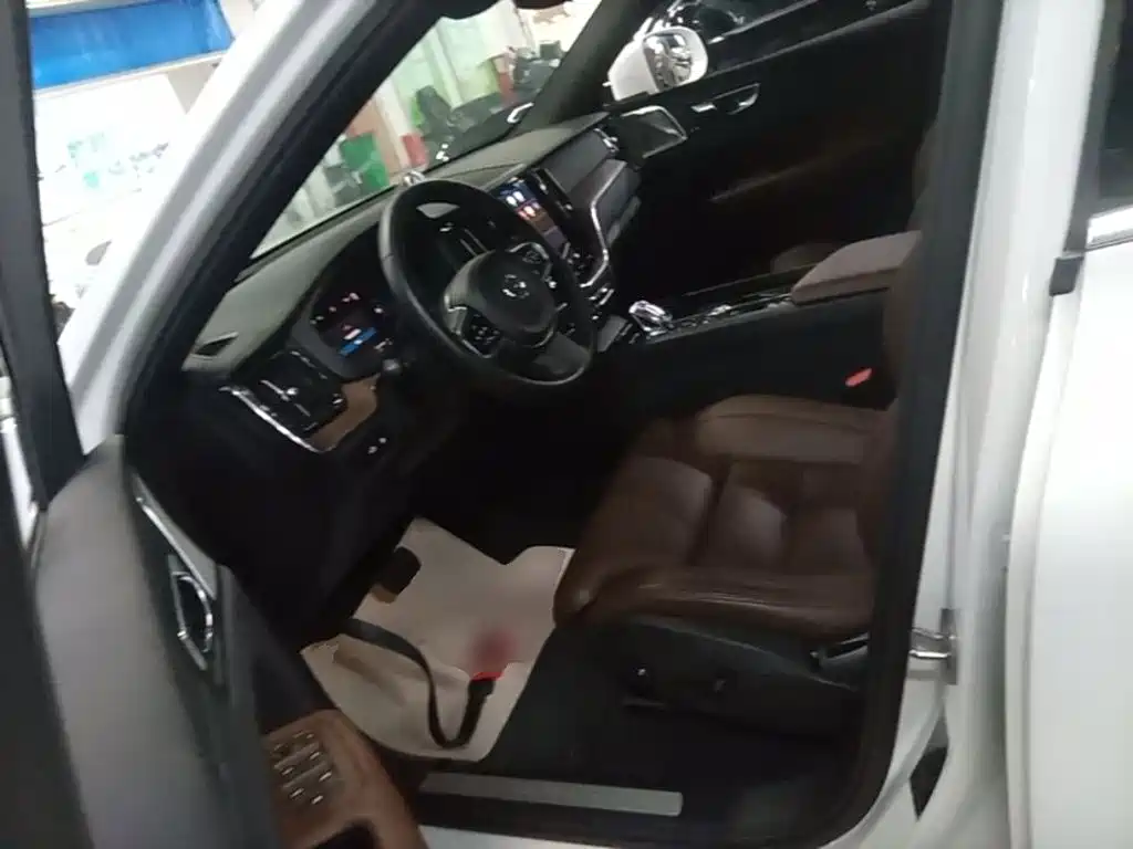 Volvo XC60 Plug-in Hybrid 2024 2024 T8 PHEV Long Range AWD Smart Elegance Luxury Edition