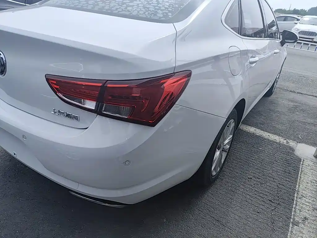 Фото 24 - Buick Verano