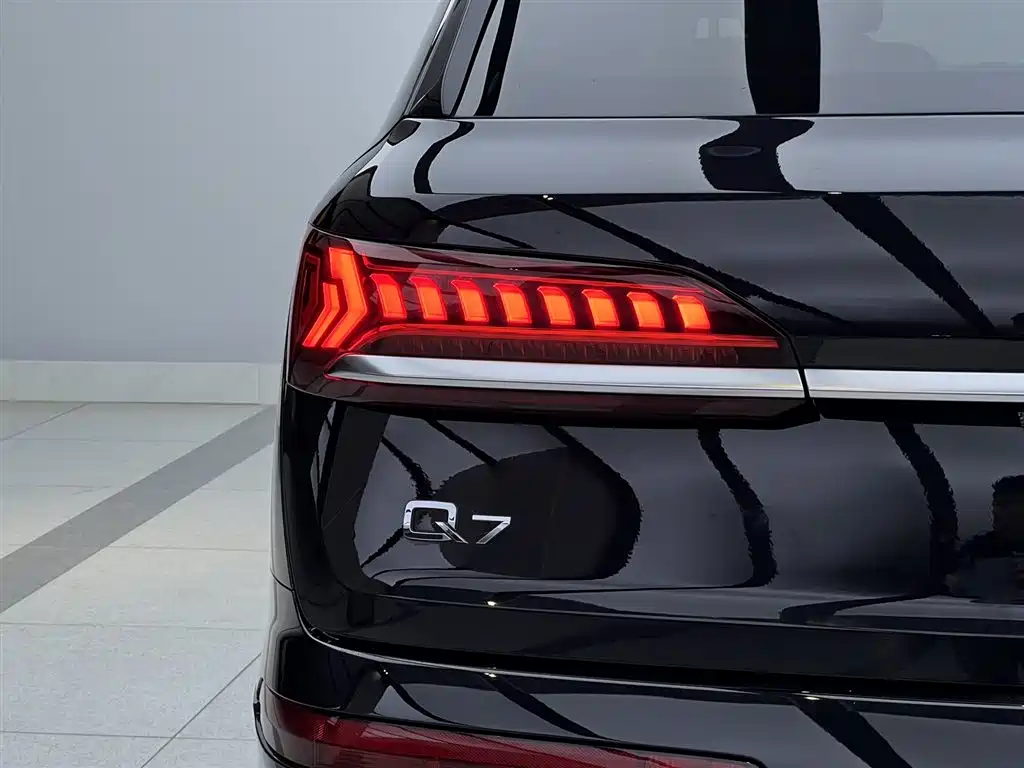 Audi Q7 2020 55 TFSI quattro Black Warrior Exclusive Edition фото 11